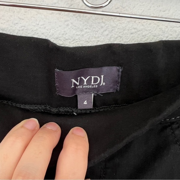 NYDJ Women’s Pull On Casual Shorts MFOZ2400 Size 4 Black - Picture 7 of 10